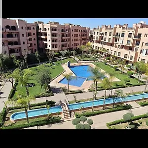 Un Moderne Chic Vue Sur Piscine Appartement Marrakesh